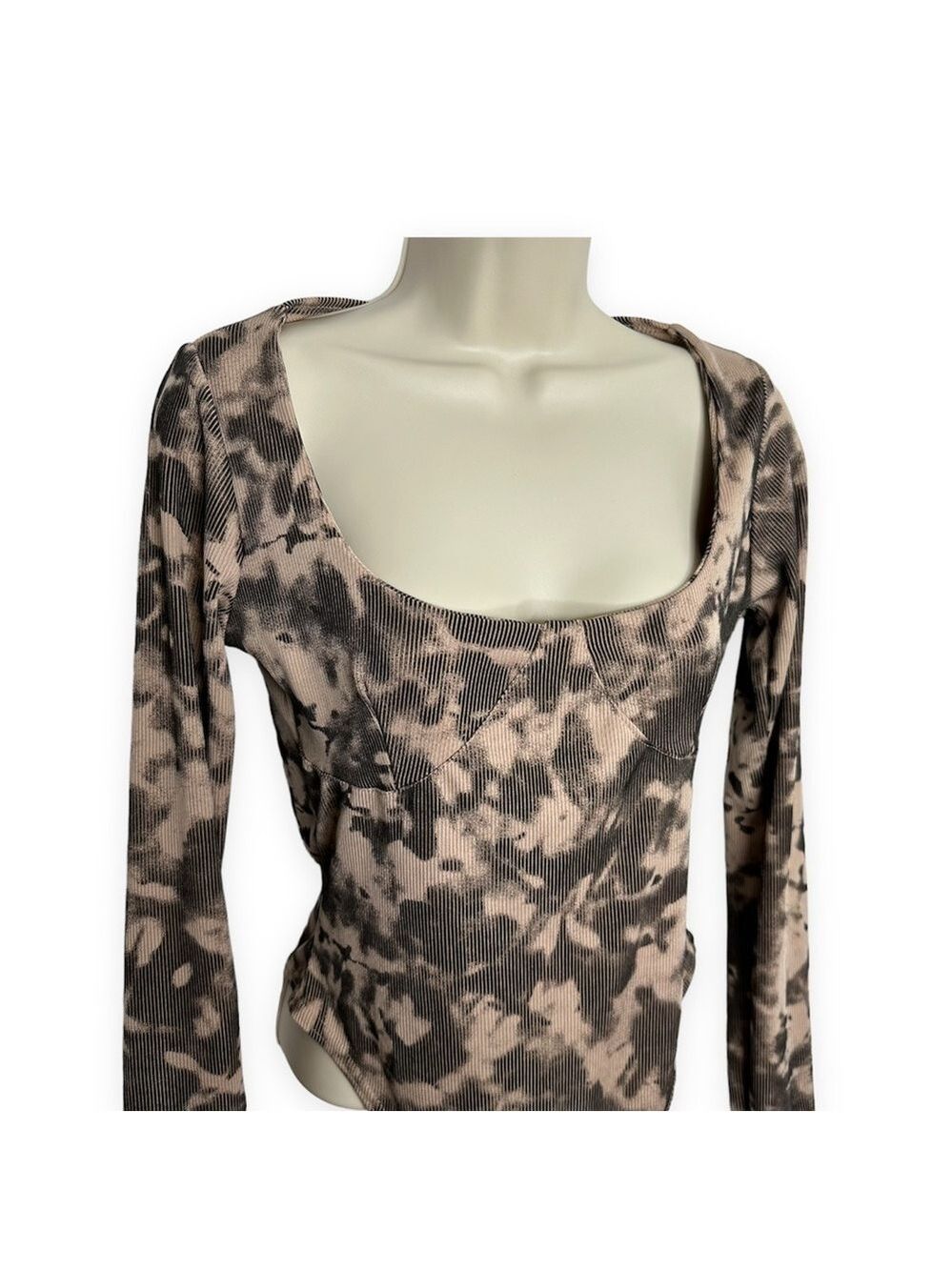 Pretty Little‎ Thing Beige Tie Dye Bodysuit Size US 6 - Picture 4 of 7